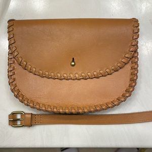 Madewell belt or crossbody bag detachable belt makes it a clutch